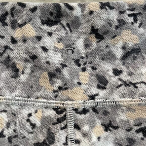 Lululemon Wunder Under Not So Petite Fleur Silver Soon Crop Leggings - Size: 6 - Picture 10 of 12